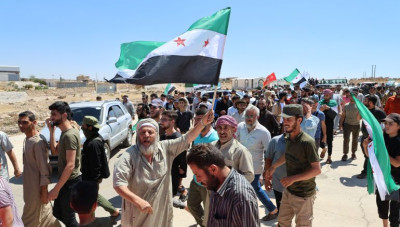 بالفيديو.. احتجاجات على خلفية فتج معبر أبو الزندين بريف حلب