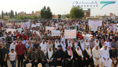 المهجرون السوريون يرفضون فدرالية ب ي د بمظاهرة حاشدة في رأس العين التركية