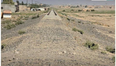 انتهاكات "ب ي د".. عمليات سرقة سكة القطار في ريف دير الزور الغربي مستمرة