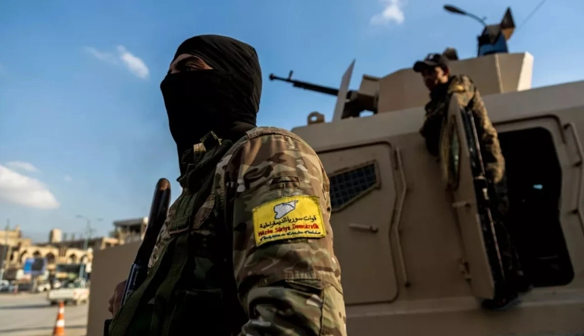 مصادر: "قسد" بدأت تسليم السلاح للجيش السوري