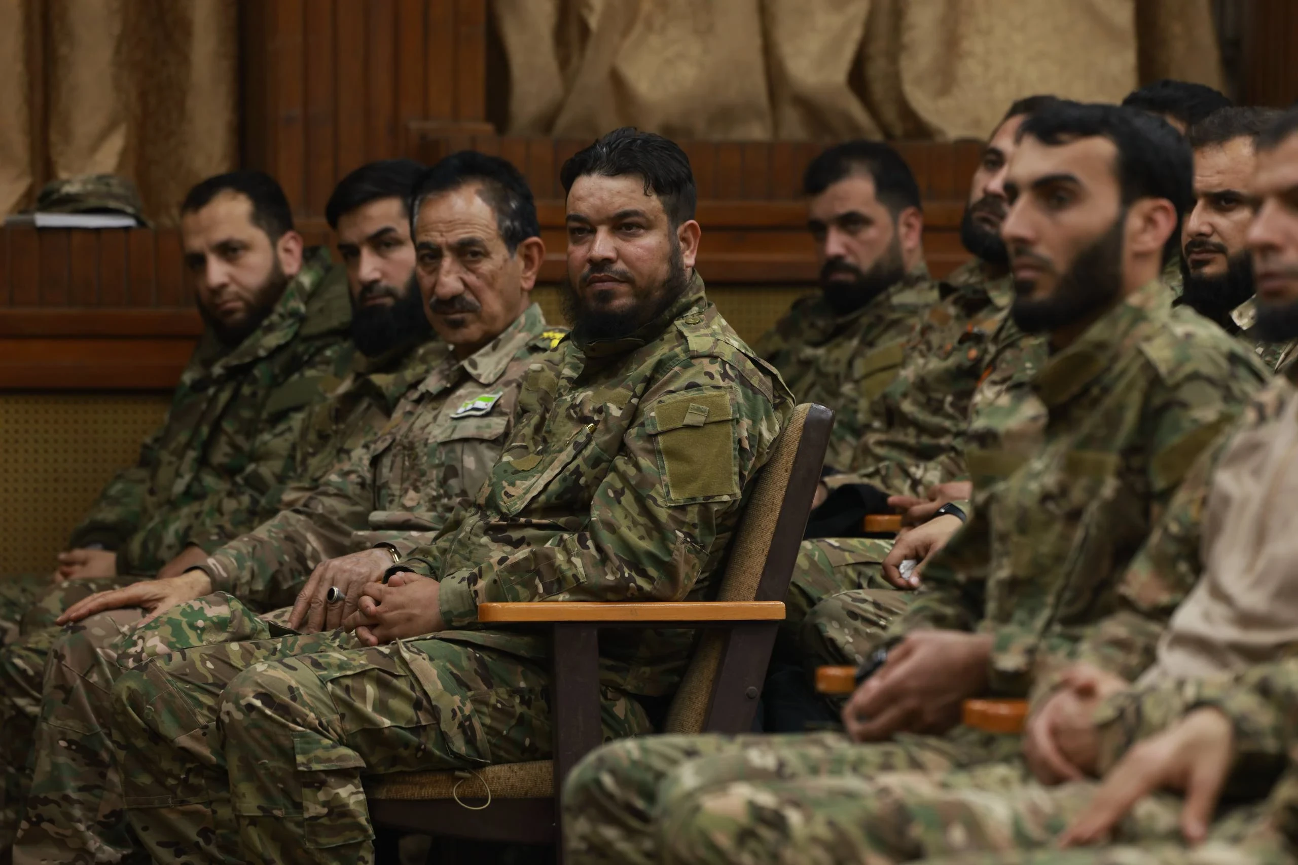 الدفاع السورية تطلق تقييماً شاملاً لآلاف الضباط لإعادة هيكلة الجيش