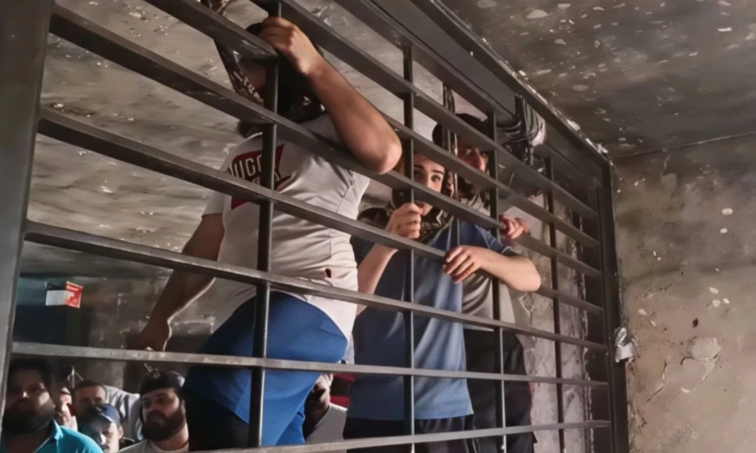 لبنان: بدء عملية تسليم المحكومين السوريين في سجن رومية