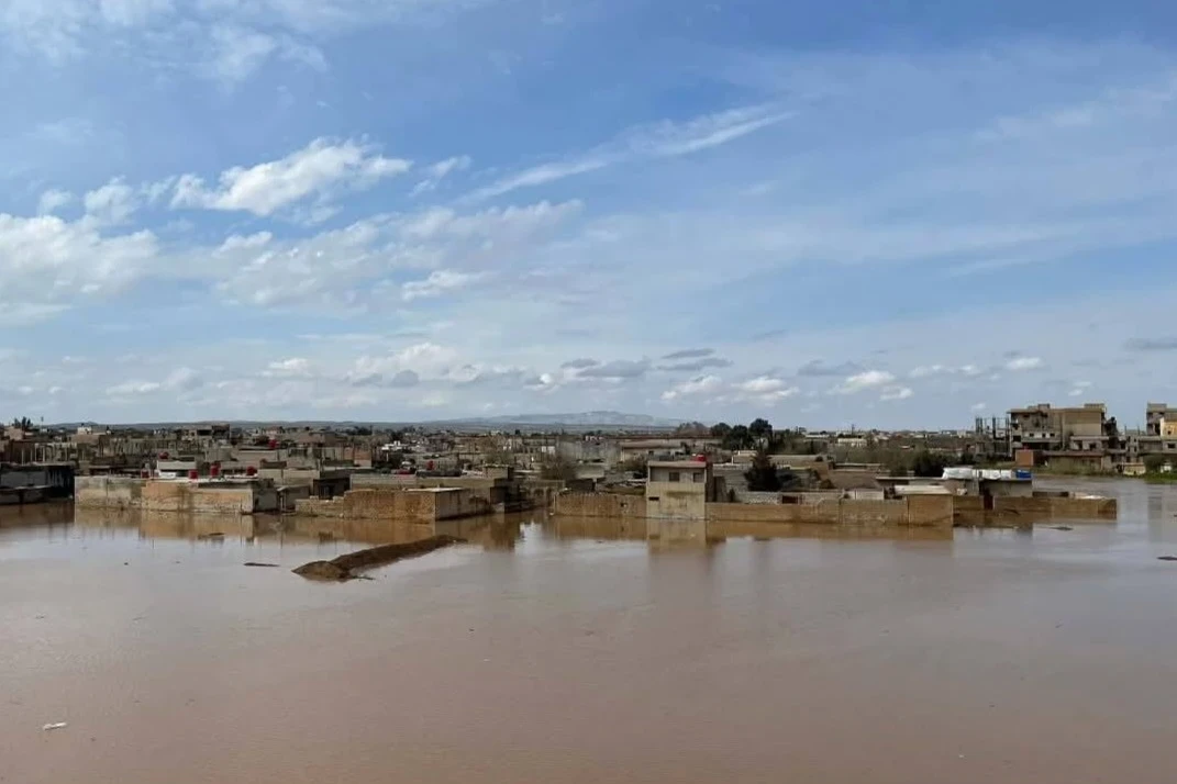 إجلاء عائلات في الحسكة بعد فيضان الخابور وتحذيرات من استمرار السيول