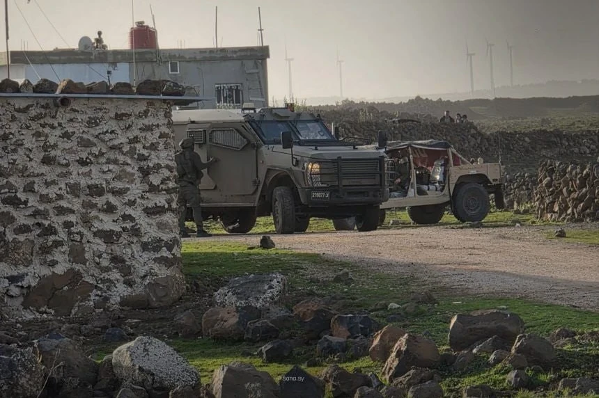 قوات الاحتلال تعتقل رعاة وتنفذ مداهمات في جنوب القنيطرة