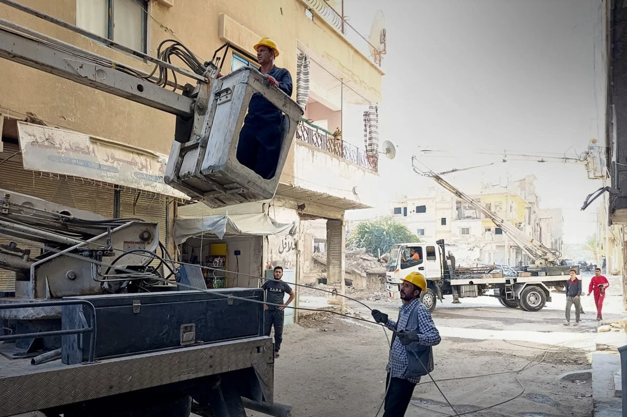 عودة الكهرباء إلى الحميدية وخسارات في دير الزور بعد 9 سنوات من الانقطاع