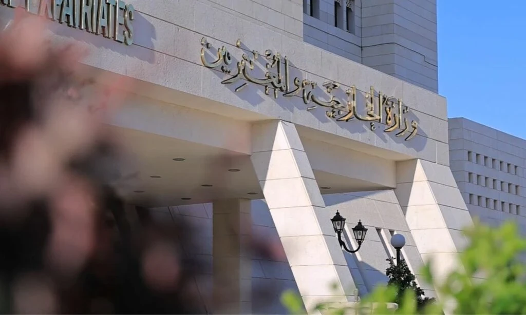 سوريا تدين الغارات الإسرائيلية على حمص واللاذقية وتدعو مجلس الأمن للتحرك