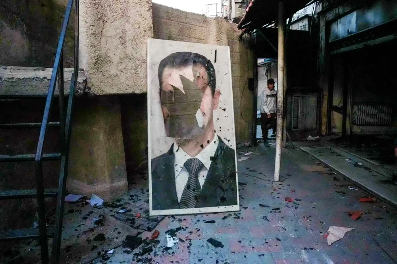 طلب فرنسي رسمي إلى لبنان لتوقيف ضباط نظام الأسد المخلوع