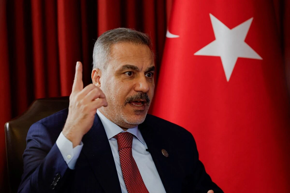 هاكان فيدان يحذر "قسد" من نفاد الصبر