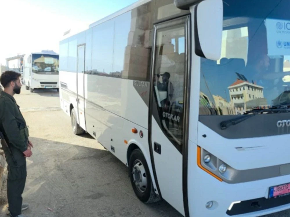 القافلة الخامسة للاجئين السوريين تعبر من لبنان إلى الأراضي السورية