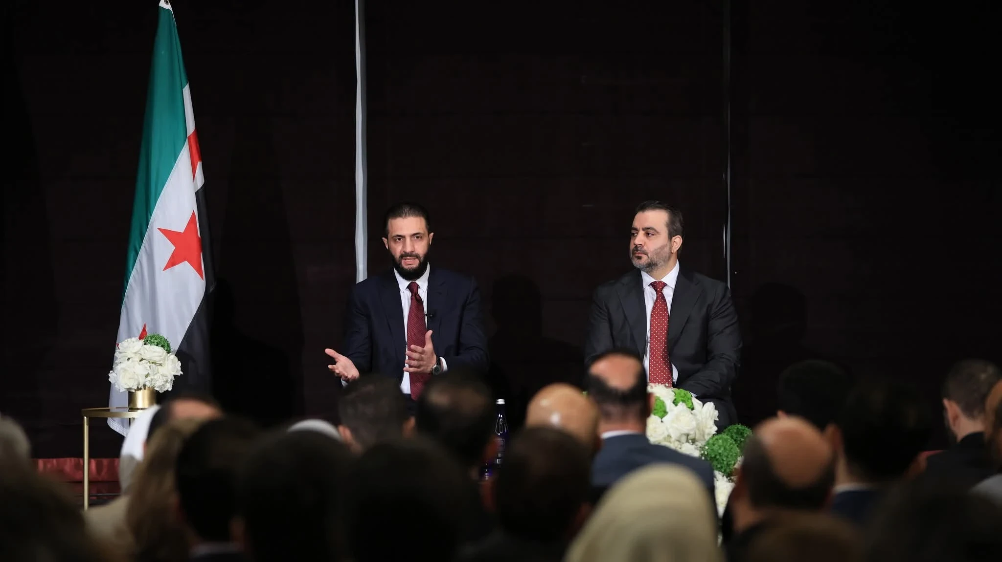 الشرع يشدد على وحدة الصف السوري في لقائه الجالية السورية بأميركا