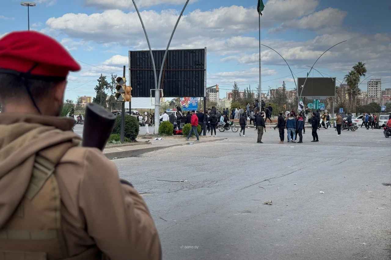 بينهم عناصر أمن.. مقتل 3 أشخاص وعشرات الإصابات في اعتداءات لفلول النظام باللاذقية وطرطوس