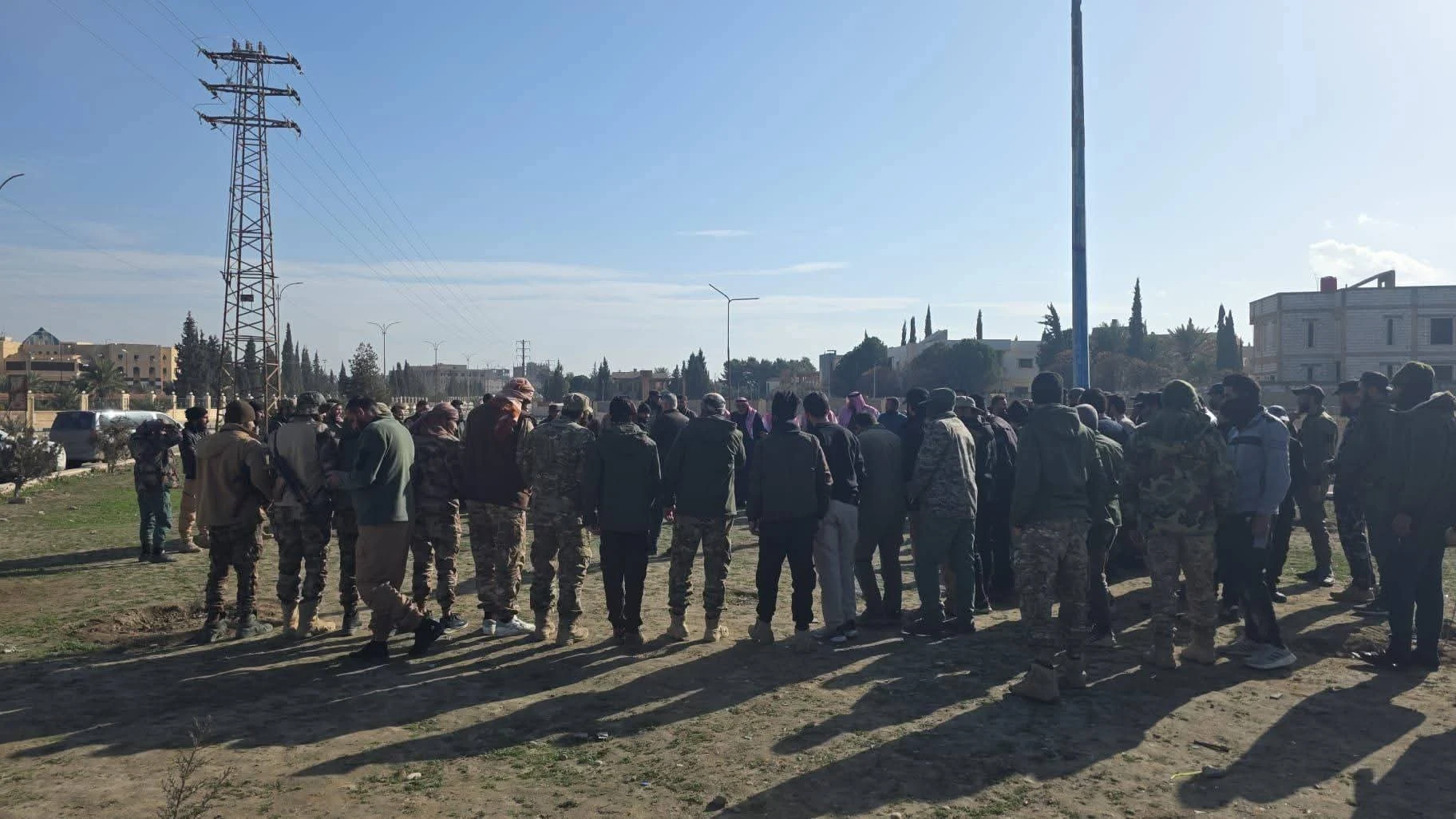 دير الزور تحتج على الإفراج عن قادة سابقين بميليشيات النظام البائد