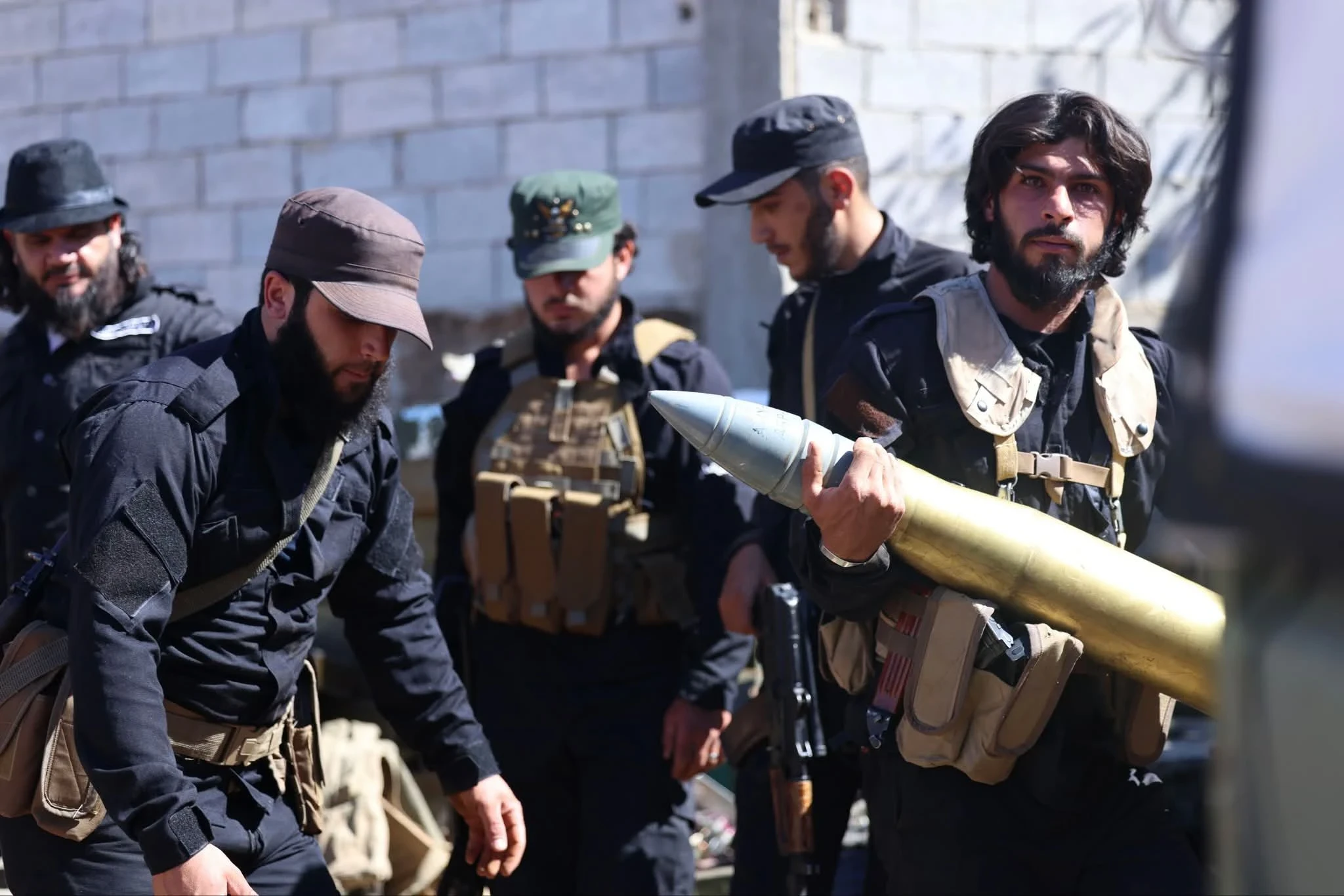 الداخلية: ضبط أسلحة معدّة للتهريب في ريف دمشق الغربي