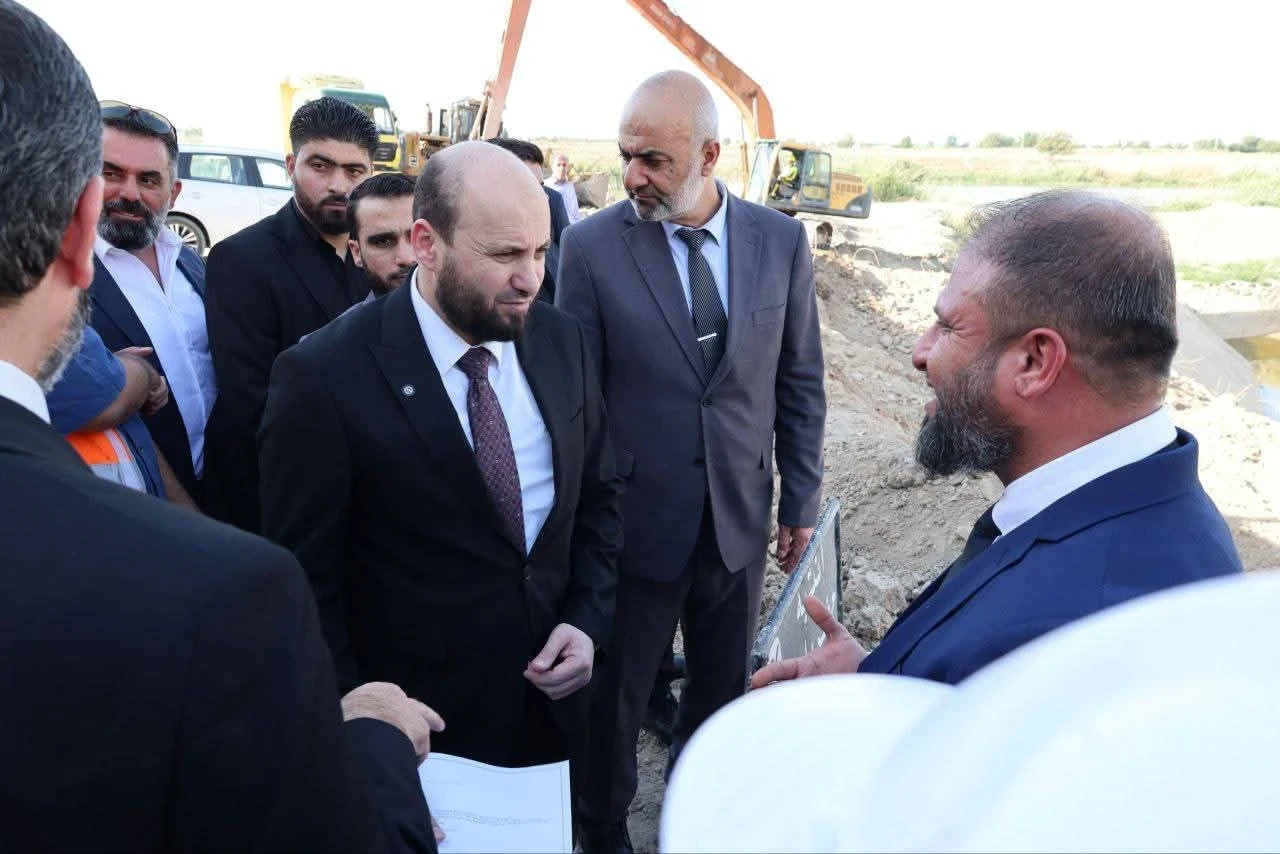 دير الزور: وزير الطاقة يتفقد محطة الفرات للمياه