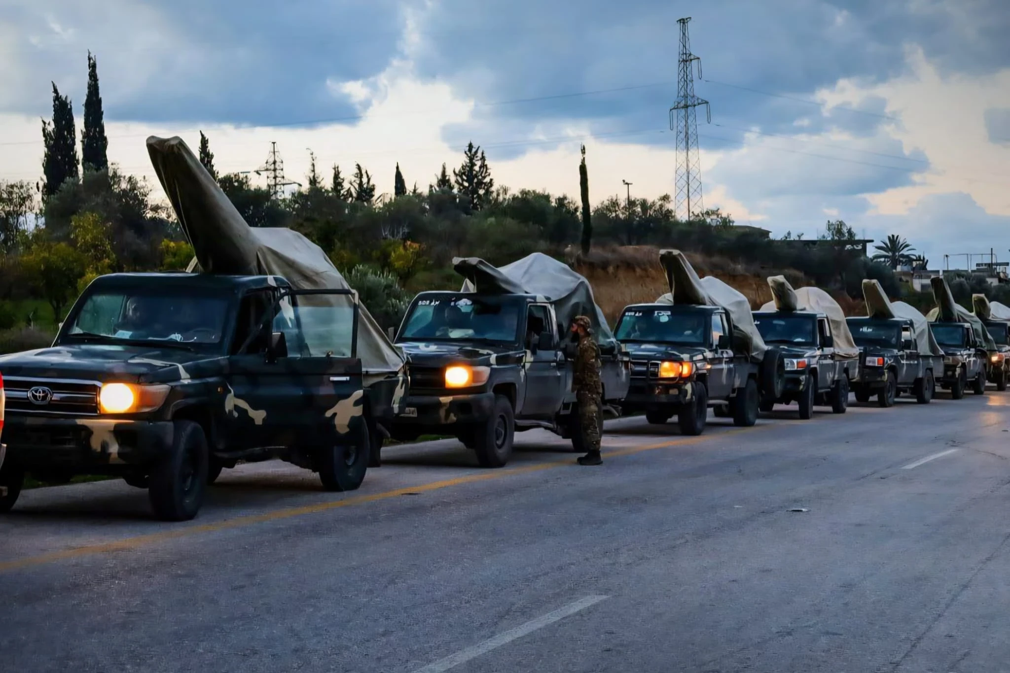 من الساحل..الجيش السوري يدفع بتعزيزات إلى دير حافر شرق حلب