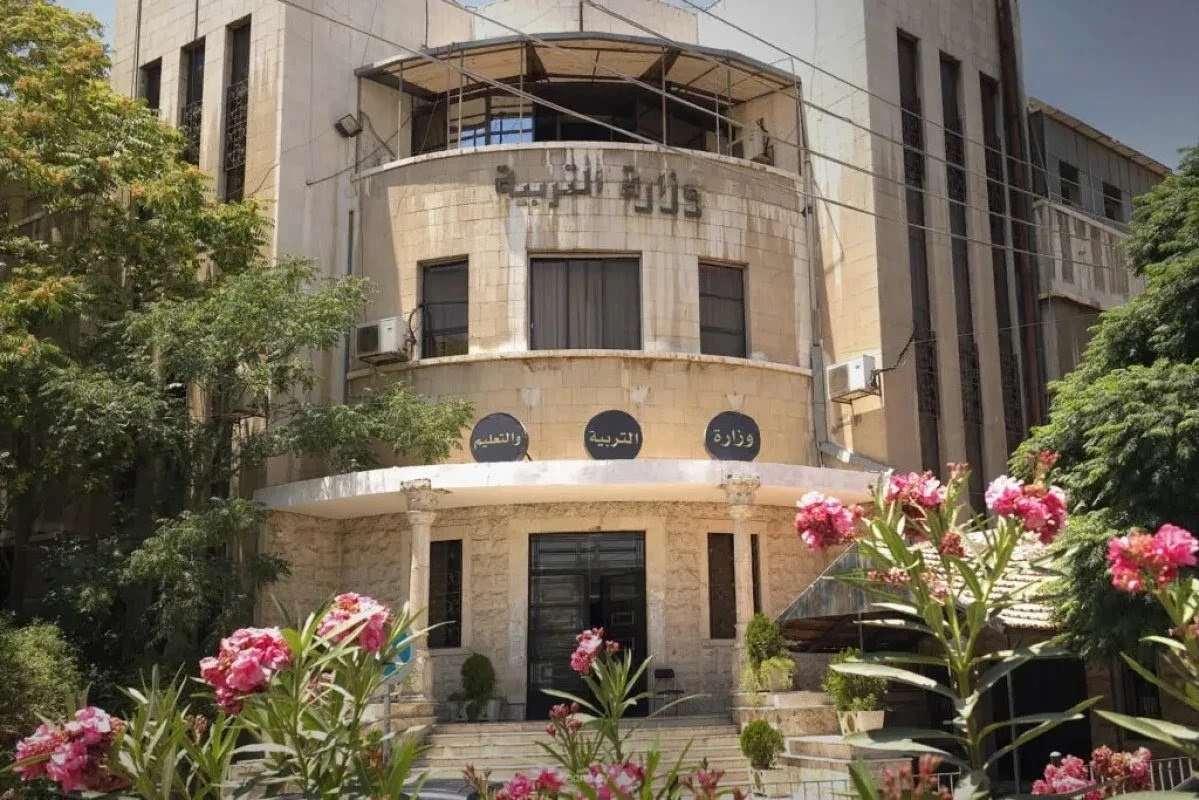 التربية تبدأ بصرف رواتب معلمي الحسكة عبر "شام كاش" بعد أشهر من الانقطاع