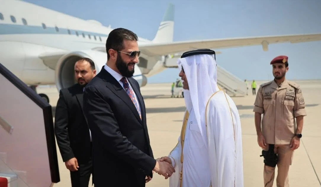 الشرع يصل الدوحة للمشاركة في القمة العربية الإسلامية