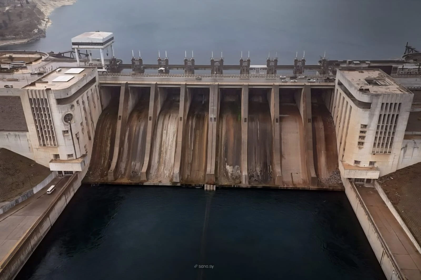 الرقة: وزارة الطاقة السورية تعلن إدارة وتشغيل سد الفرات
