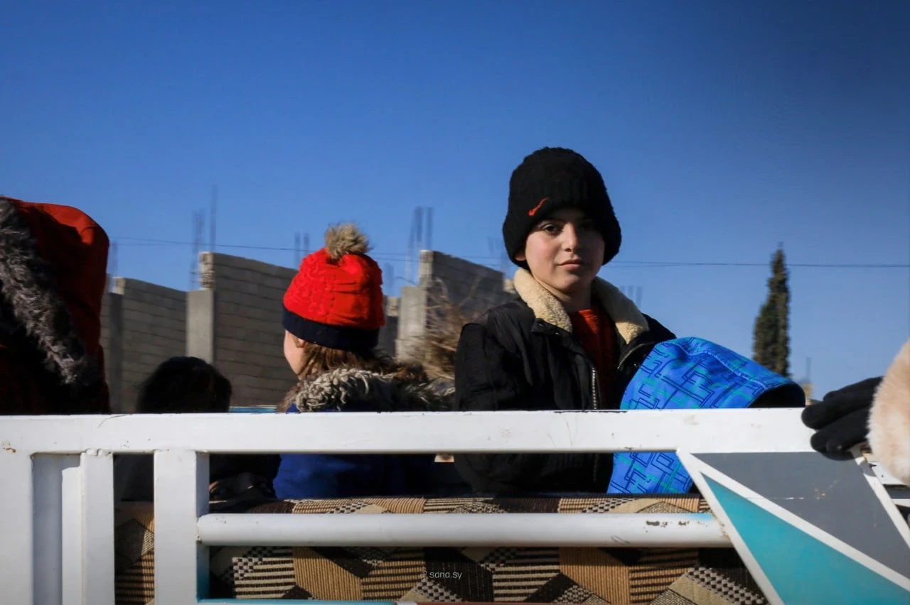 افتتاح 3 مراكز إيواء في منبج لاستقبال أهالي دير حافر عبر الممر الإنساني