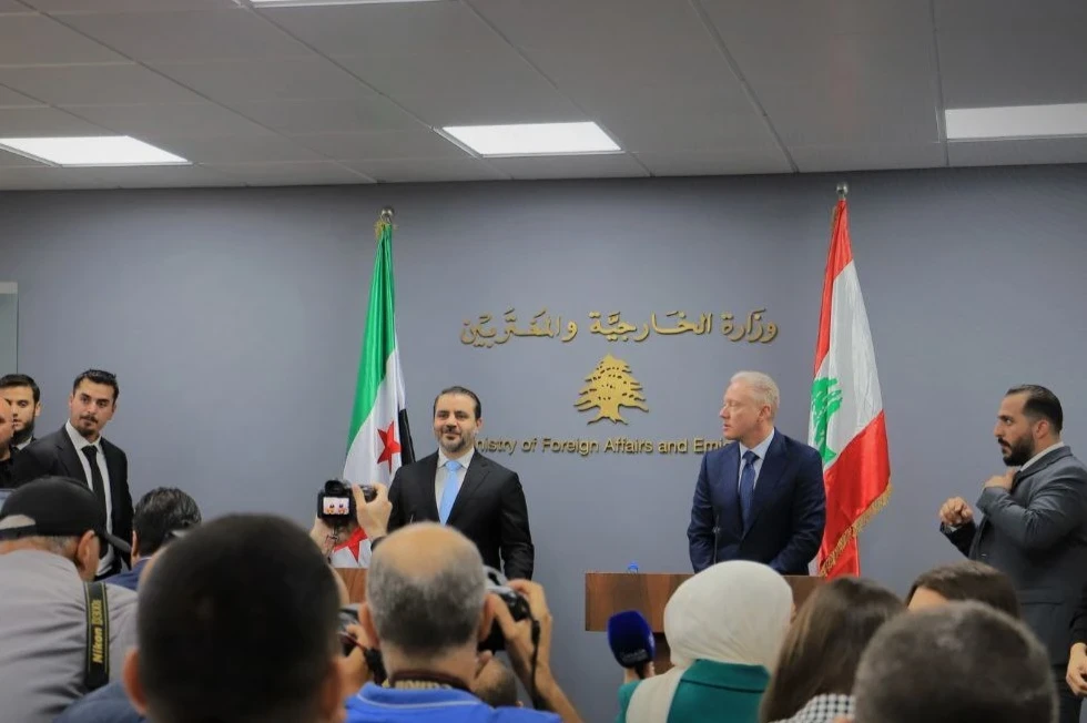 وزير الخارجية السوري يصل بيروت ويلتقي عون ورئيس الوزراء